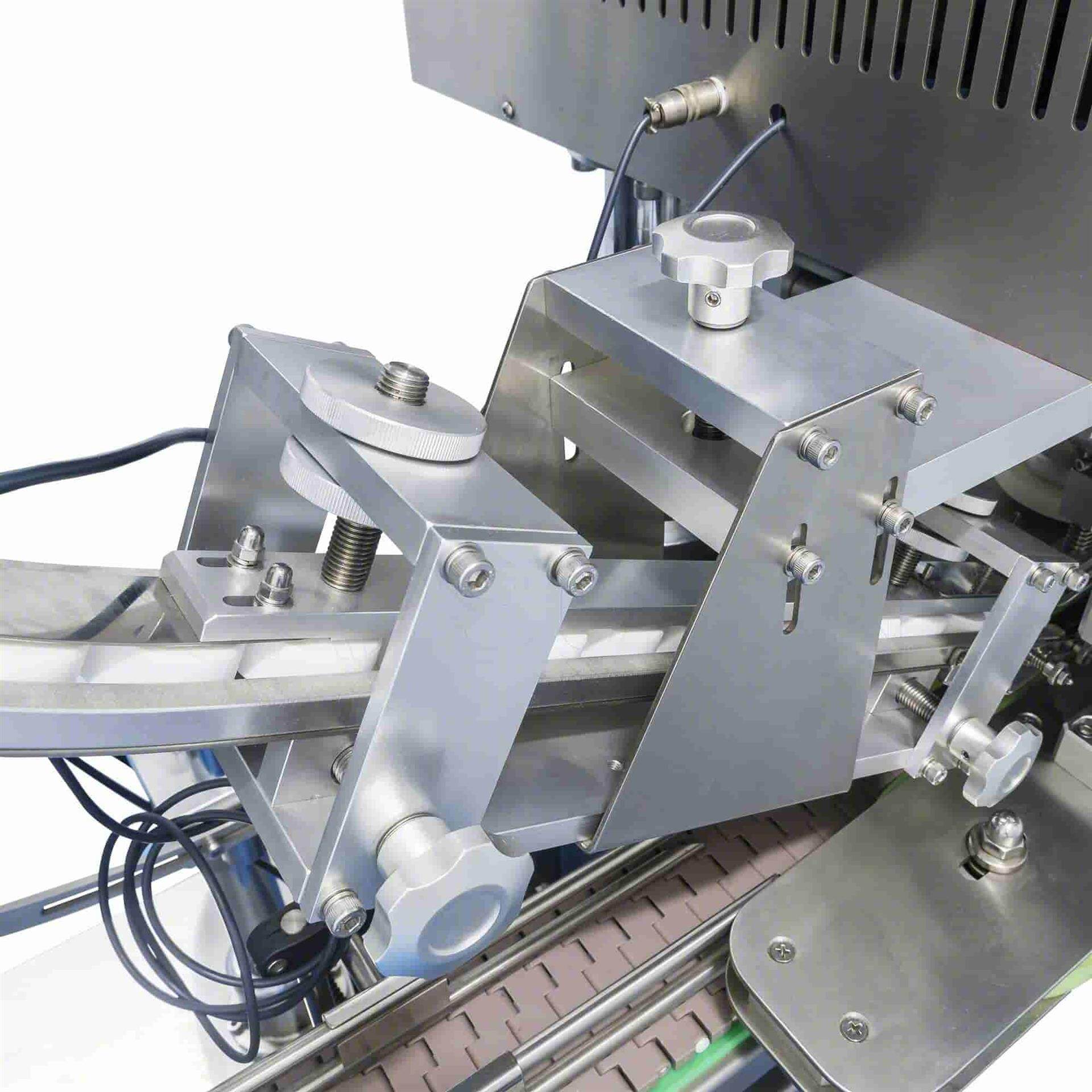 automatic bottle capping machine step2